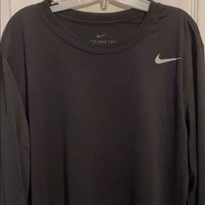 SOLD‼️♣️Black Nike Dri-Fit Long Sleeve T-Shirt♣️